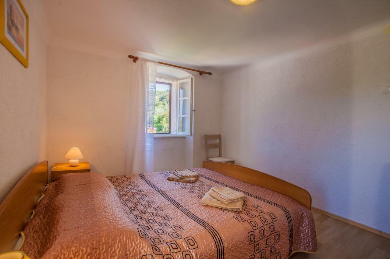 Apartment Surdic Valun Kültér fotó